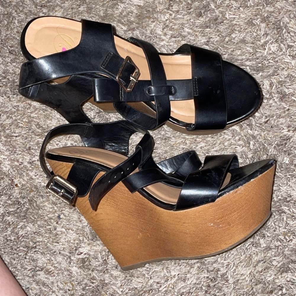 Dollhouse wedge